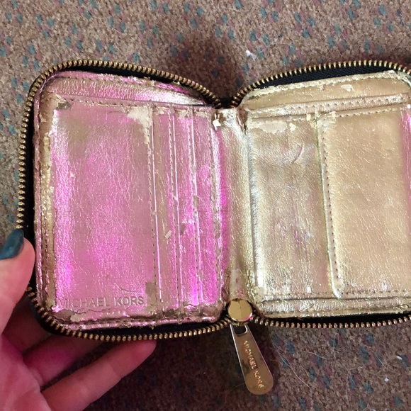 Michael kors patent leather wallet - Picture 2 of 3